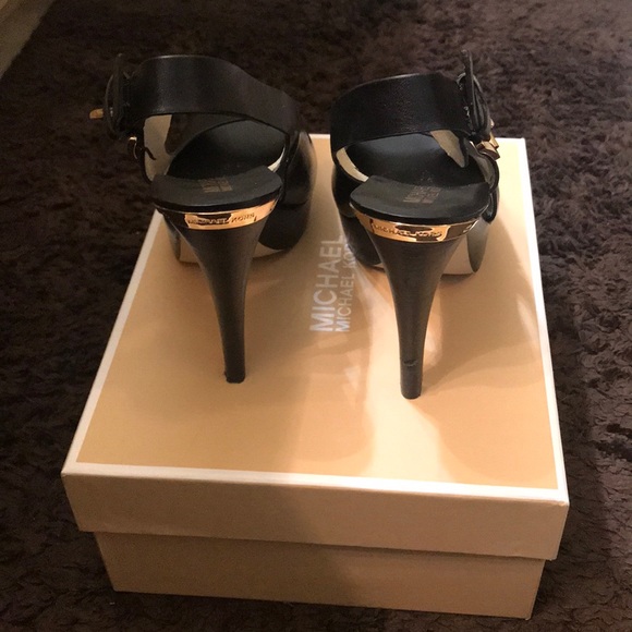 Black sling back Micheal Kors heels - Picture 2 of 3